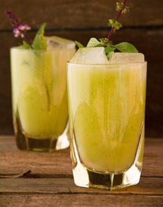 Non-Alcoholic Drinks for Thanksgiving - Pear Lemonade with Thai Basil | https://www.roseclearfield.com