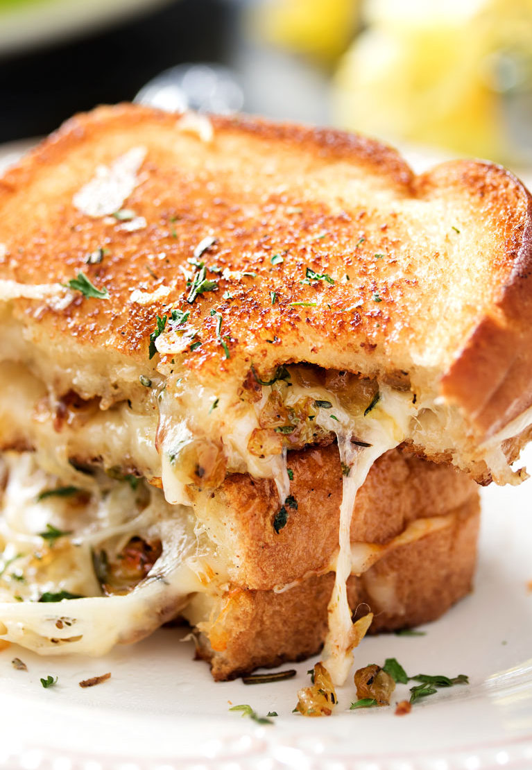 Ultimate Gourmet Grilled Cheese - thechunkychef.com | https://www.roseclearfield.com