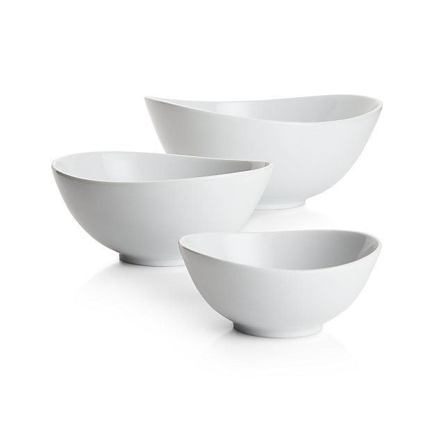 My 7 Favorite Staple Crate and Barrel Kitchen Items - Swoop Serving Bowls | https://www.roseclearfield.com