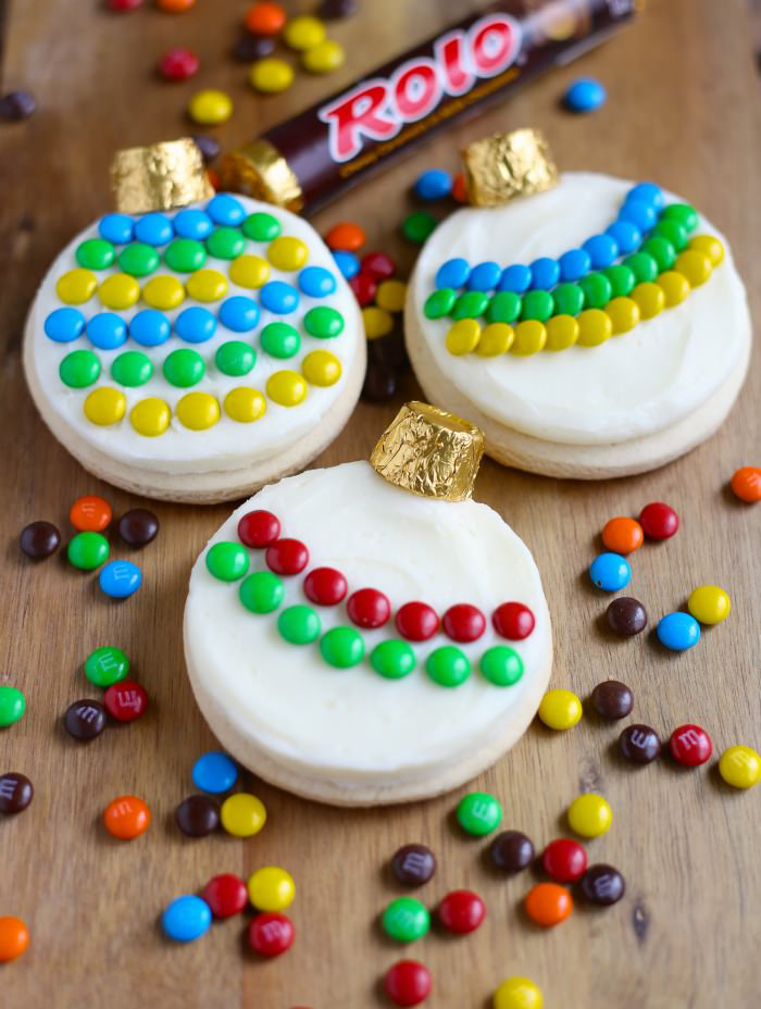 10 Cute Creative Christmas Cookies - Ornament Sugar Cookies | https://www.roseclearfield.com