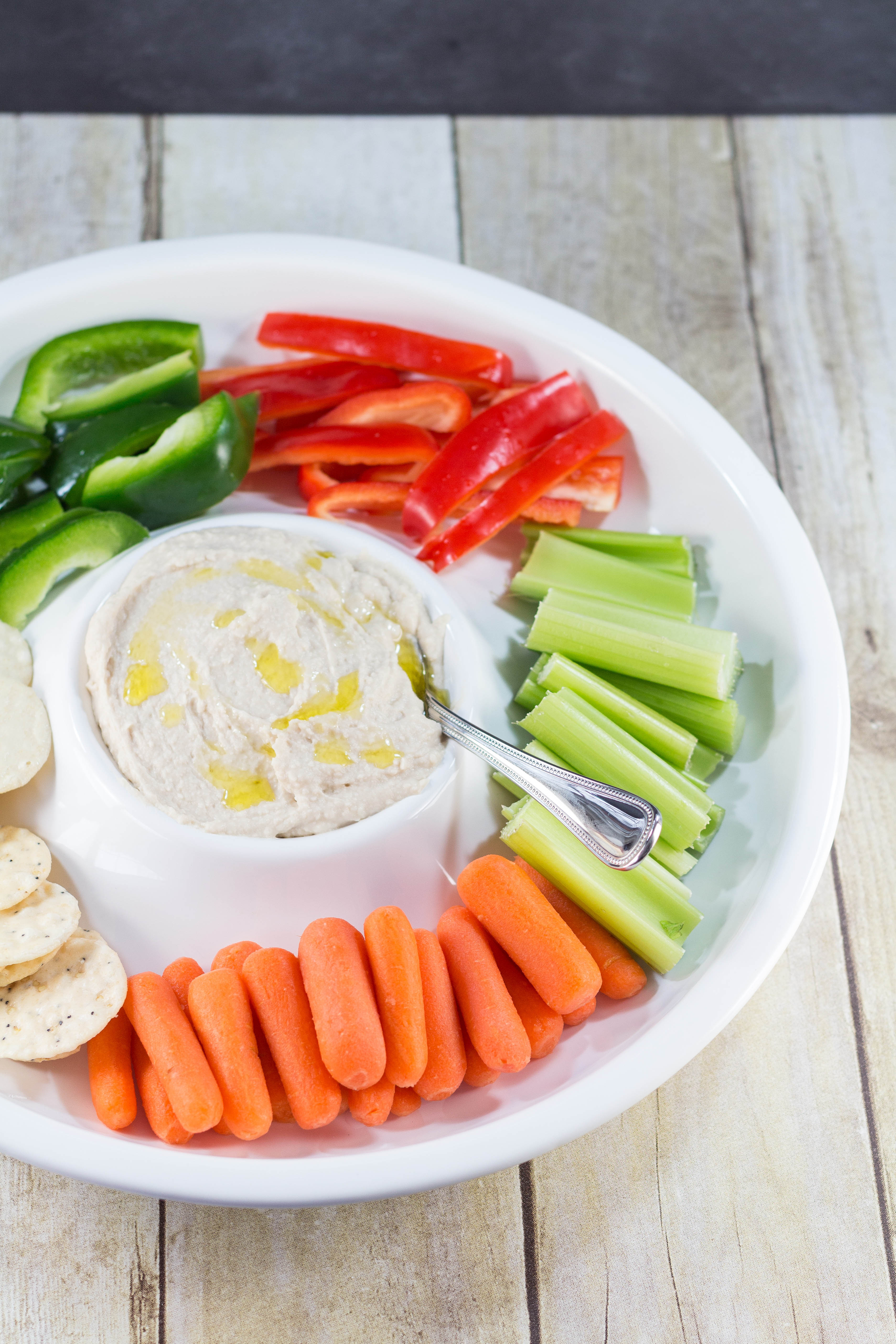 Homemade White Bean Cannellini Hummus | https://www.roseclearfield.com