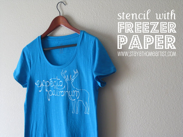 Last-Minute Homemade Christmas Gift Ideas - Stencil with freezer paper t-shirt. | https://www.roseclearfield.com