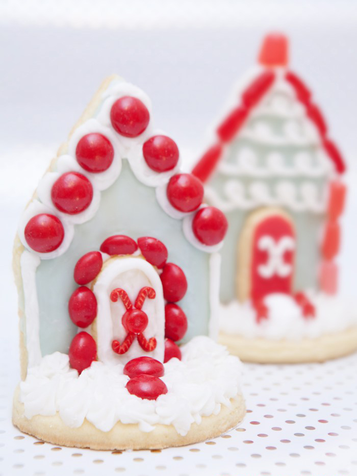 10 Cute Creative Christmas Cookies - Two-Dimensional 2D Sugar Cookie Houses | https://www.roseclearfield.com