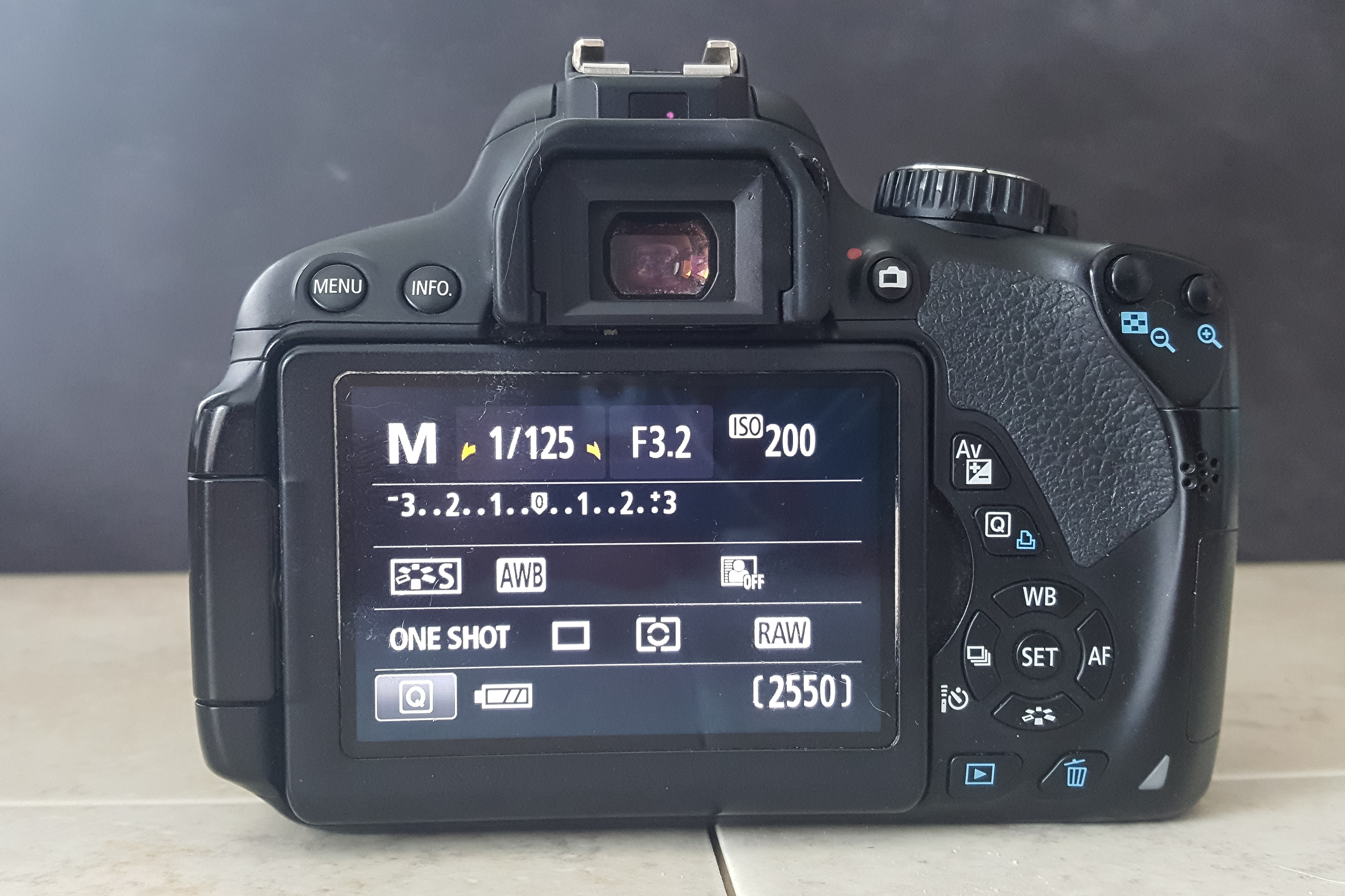 DSLR Manual Camera Mode | https://www.roseclearfield.com