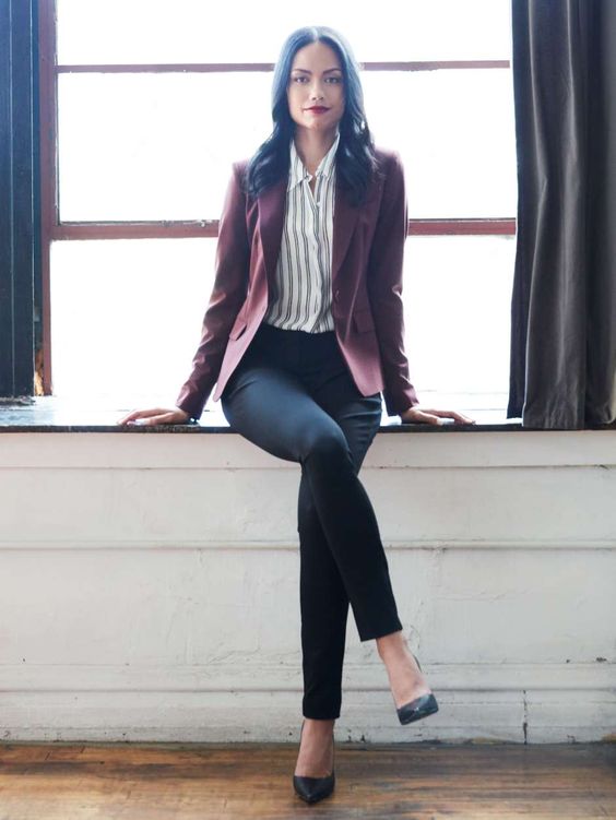 Winter Business Casual Fashion Inspiration | https://www.roseclearfield.com