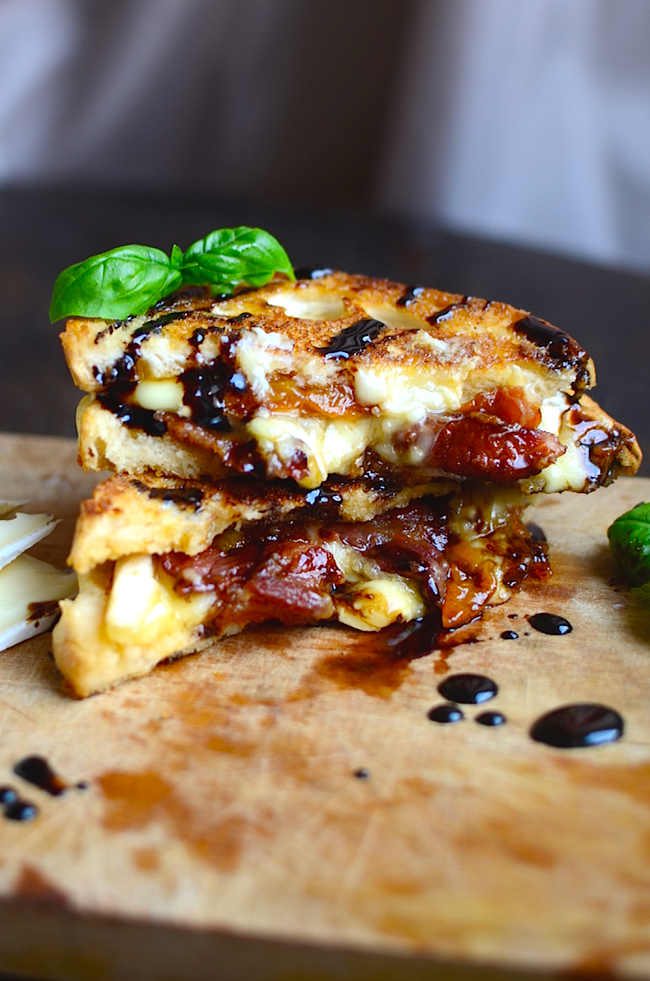 Bacon, Brie, and Apricot Grilled Cheese via Yammie's Noshery | https://www.roseclearfield.com