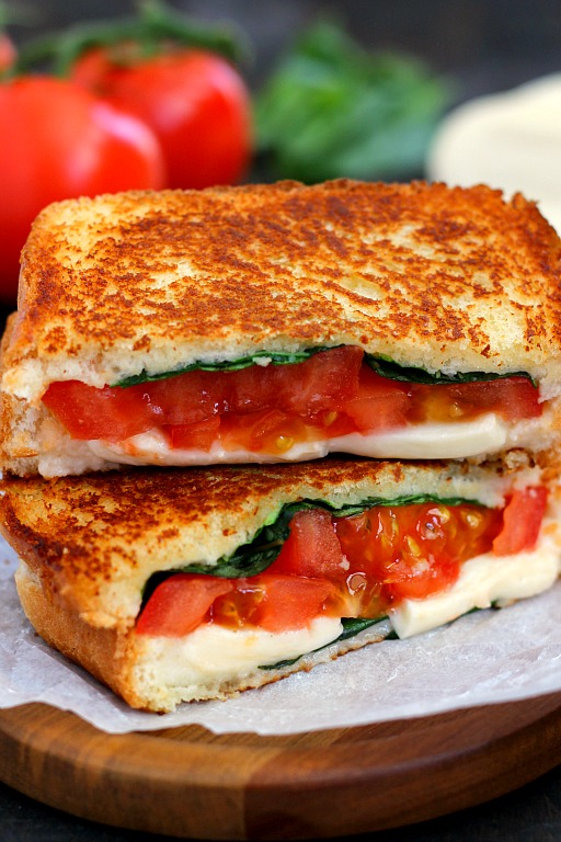 Spring and Summer Grilled Cheese Recipes - Caprese Grilled Cheese via Pumpkin 'n Spice | https://www.roseclearfield.com