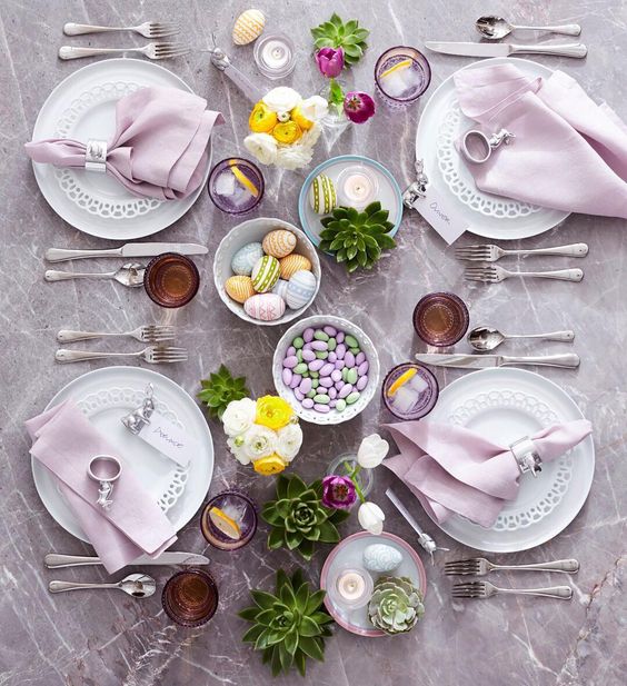 Crate and Barrel Easter 2017 Tablescape - @crateandbarrel on Instagram | https://www.roseclearfield.com