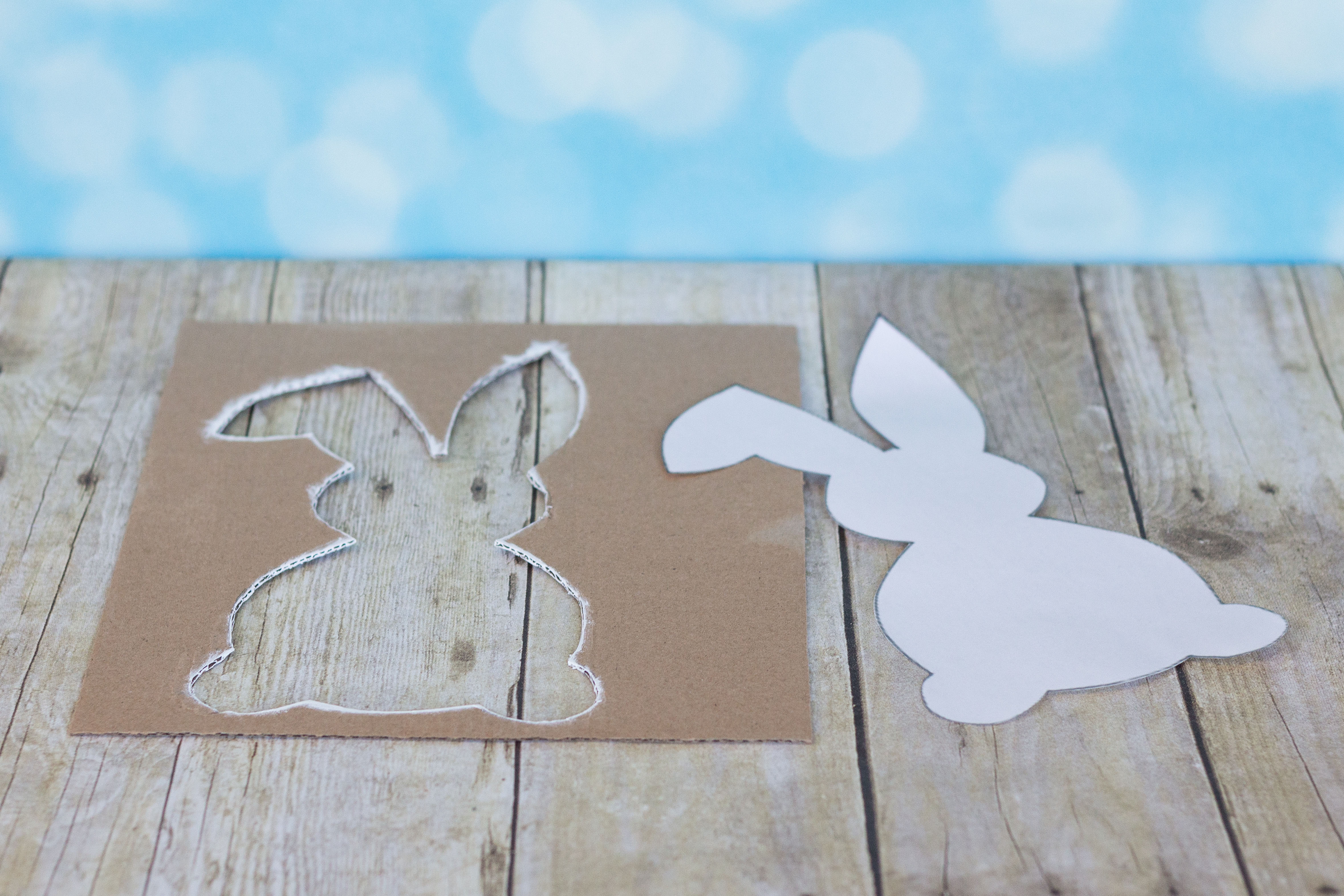 DIY Easter Bunny Canvas Wall Art | https://www.roseclearfield.com