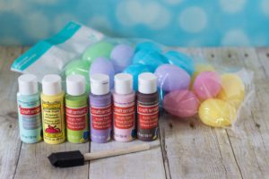 DIY Pastel Painted Speckled Plastic Easter Eggs | https://www.roseclearfield.com
