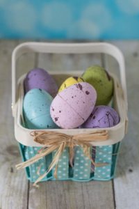 DIY Pastel Painted Speckled Plastic Easter Eggs | https://www.roseclearfield.com