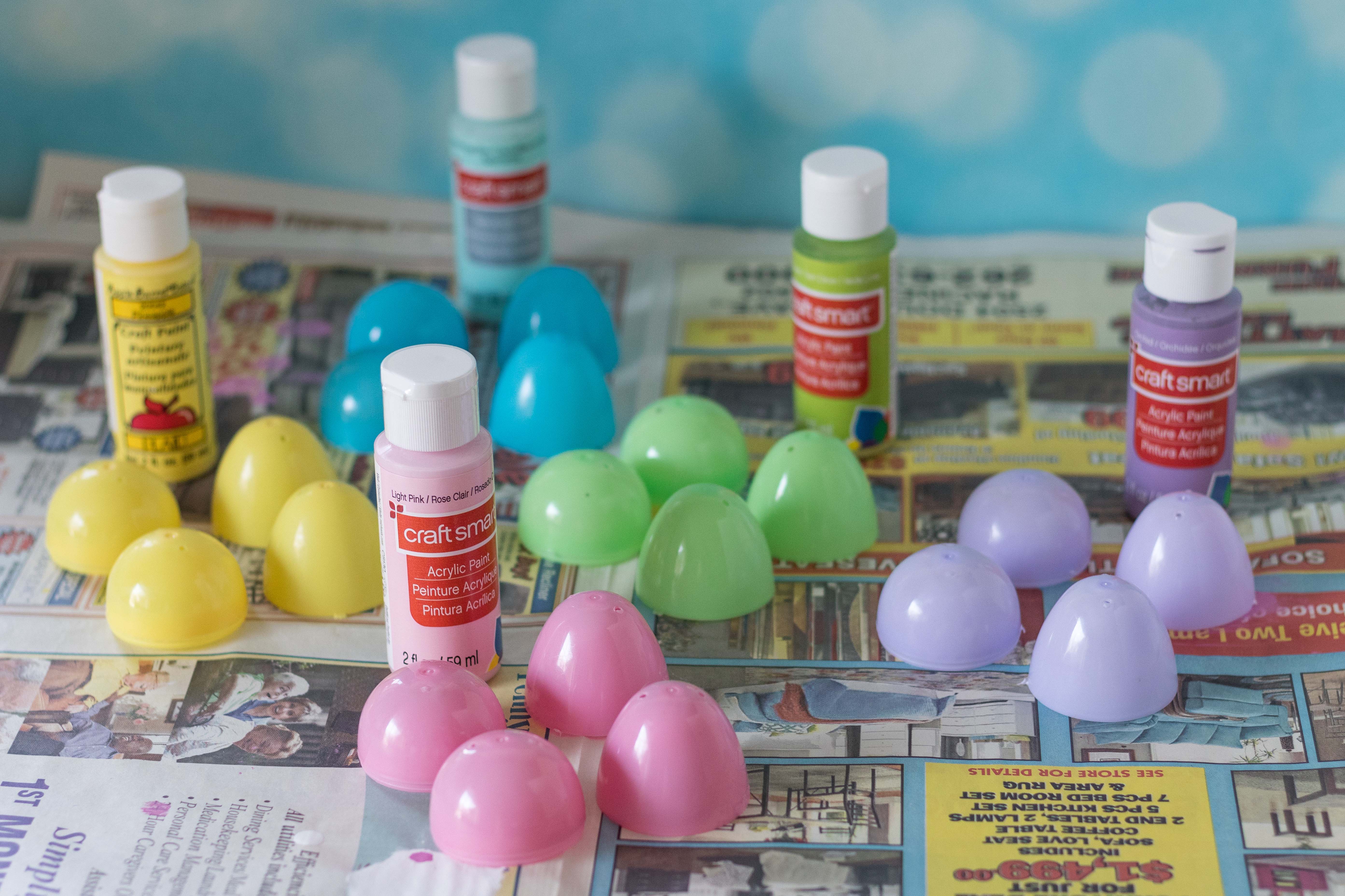 DIY Pastel Painted Speckled Plastic Easter Eggs | https://www.roseclearfield.com