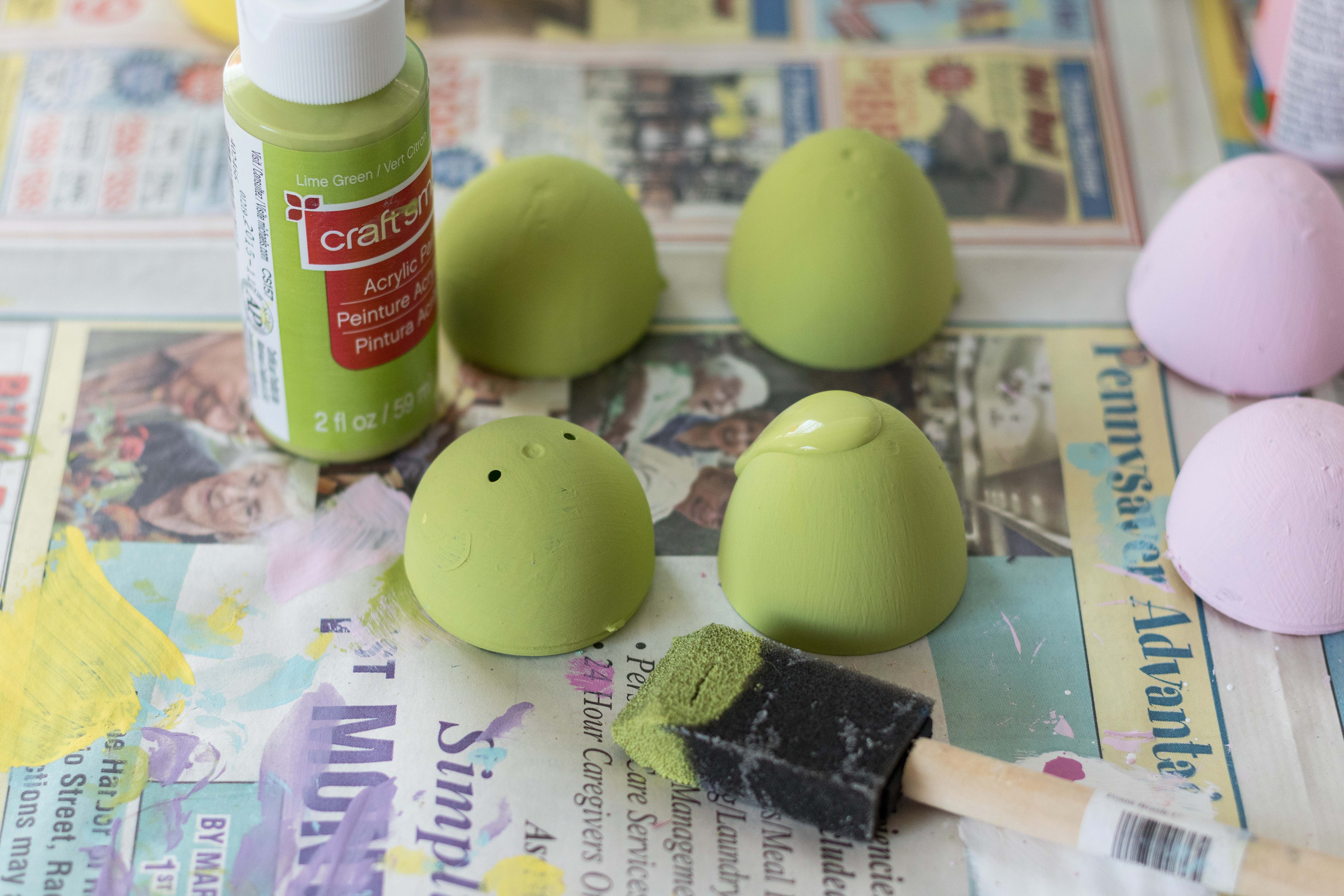 DIY Pastel Painted Speckled Plastic Easter Eggs | https://www.roseclearfield.com