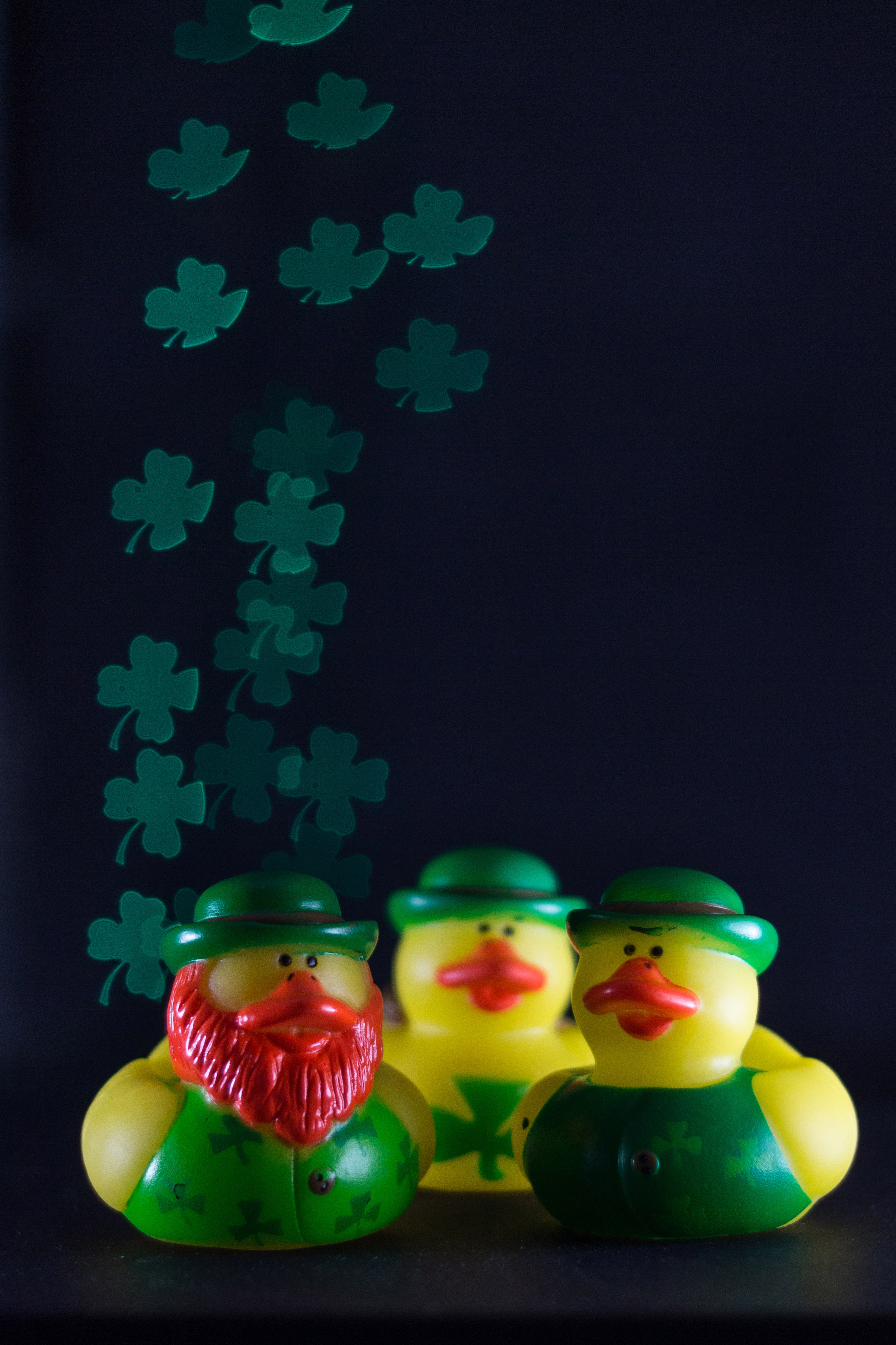 DIY Shamrock Shaped Bokeh for St. Patrick's Day with Rubber Ducks | https://www.roseclearfield.com