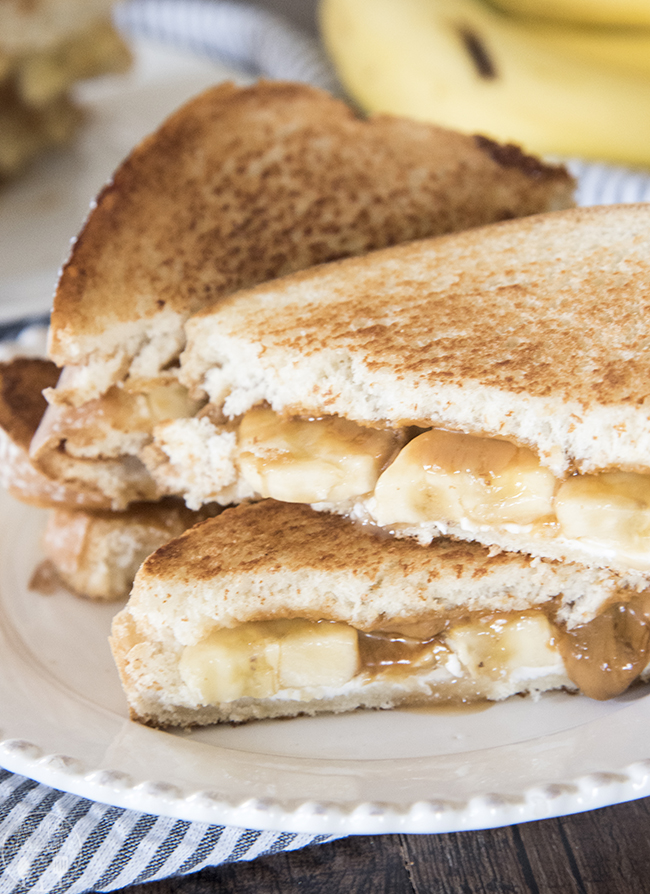 Dessert Grilled Cheese Recipes - Bananas Foster Melt via Like Mother Like Daughter | https://www.roseclearfield.com