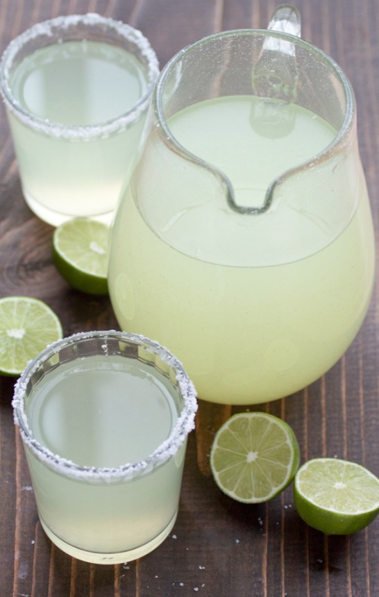 Cinco de Mayo Party Food Ideas - Perfect Pitcher Margaritas via Two Sisters Kitchen | https://www.roseclearfield.com