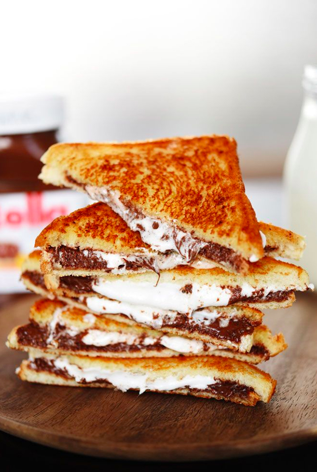 Dessert Grilled Cheese Recipes - Grilled Nutella and Marshmallow Sandwiches via Buzzfeed | https://www.roseclearfield.com