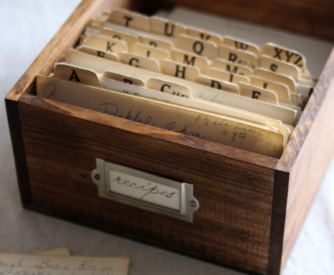 Last Minute DIY Mother's Day Gift Ideas - DIY Recipe Box via The Wood Grain Cottage | https://www.roseclearfield.com