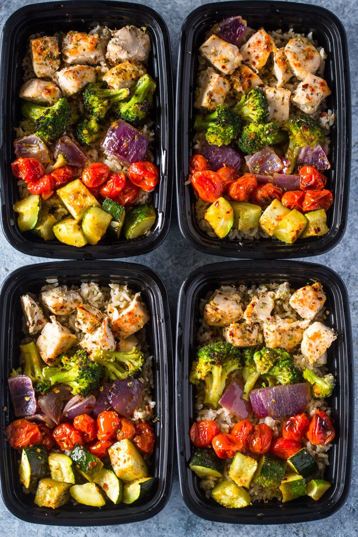 30 Days of Healthy Chicken Dinner Recipes - Healthy Roasted Chicken and Rainbow Veggies via Gimme Delicious | https://www.roseclearfield.com