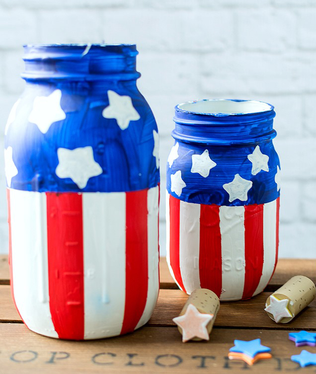 Memorial Day Inspiration - Fourth of July Mason Jars via Mason Jar Crafts Love | https://www.roseclearfield.com