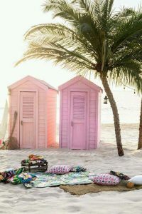 Millennial Pink Inspiration via Fais Moi Croquer | https://www.roseclearfield.com