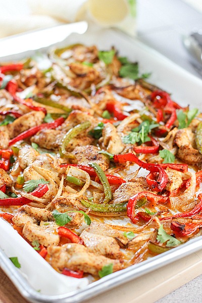 30 Days of Healthy Chicken Dinner Recipes - Sheet Pan Chicken Fatjitas via Laughing Spatula | https://www.roseclearfield.com