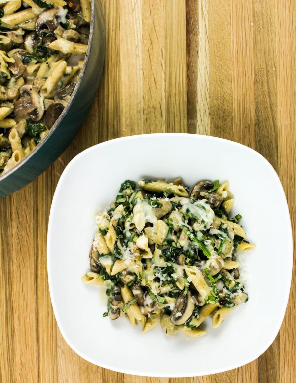 30 Days of Healthy Chicken Dinner Recipes - Skillet Chicken Sausage Alfredo Pasta via Bites of Flavor | https://www.roseclearfield.com