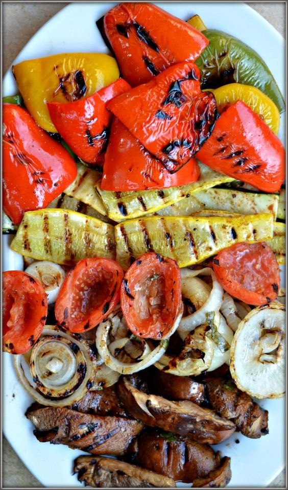 30 Days of Healthy Grilling Recipes - Balsamic Grilled Vegetables via Happily Unprocessed | https://www.roseclearfield.com