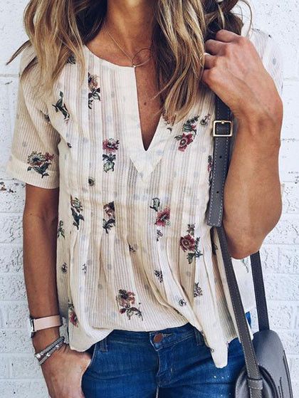 Casual Summer Fashion Inspiration | https://www.roseclearfield.com