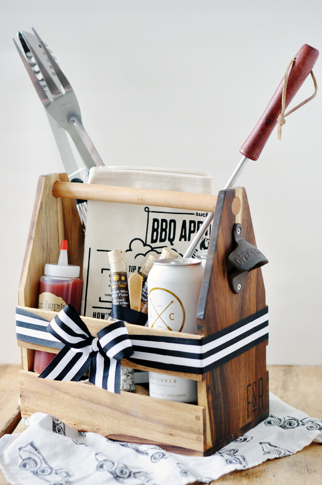 Last Minute DIY Father's Day Gift Ideas - Father's Day DIY Cookout Kit via Lark and Linen | https://www.roseclearfield.com