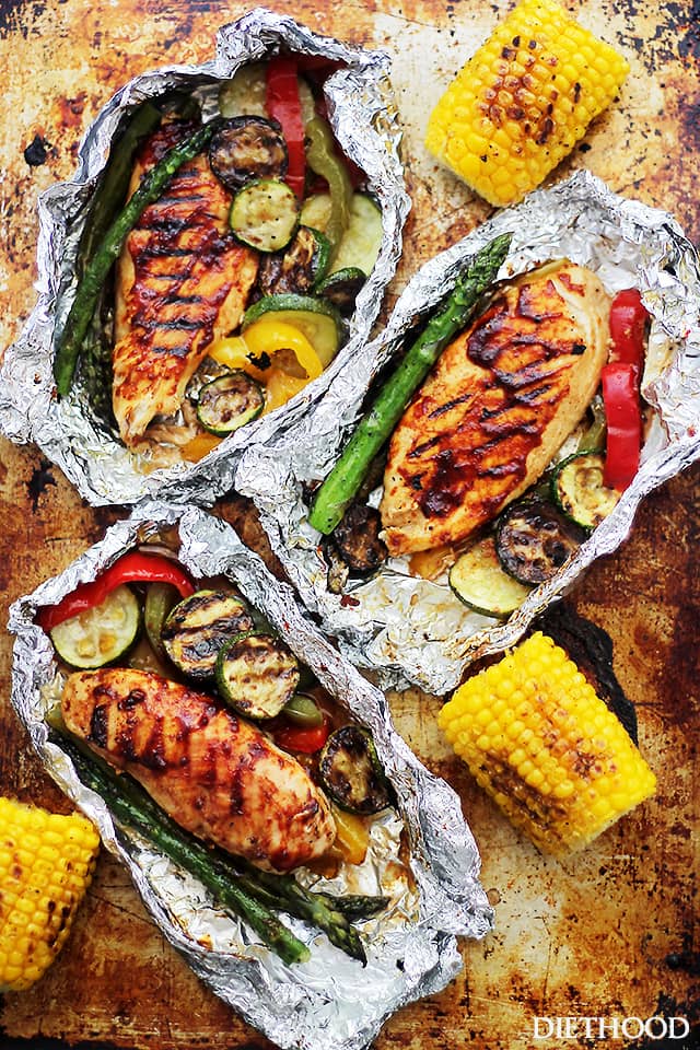 30 Healthy Days of Grilling Recipes - Grilled Barbecue Chicken and Vegetables in Foil via Diet Hood | https://www.roseclearfield.com