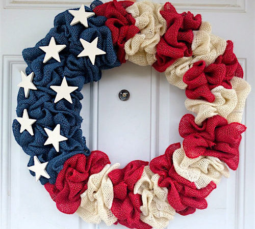 Easy DIY Fourth of July Decorations - Patriotic Burlap Wreath via How to Make a Burlap Wreath | https://www.roseclearfield.com