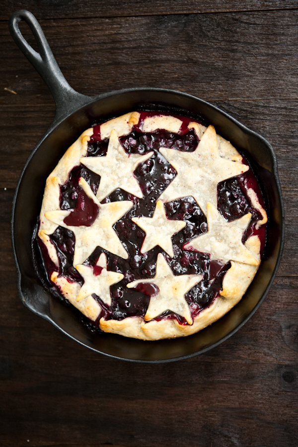 30 Days of Grilled Desserts - Grilled Blueberry Lemon Pie via Eclectic Recipes | https://www.roseclearfield.com