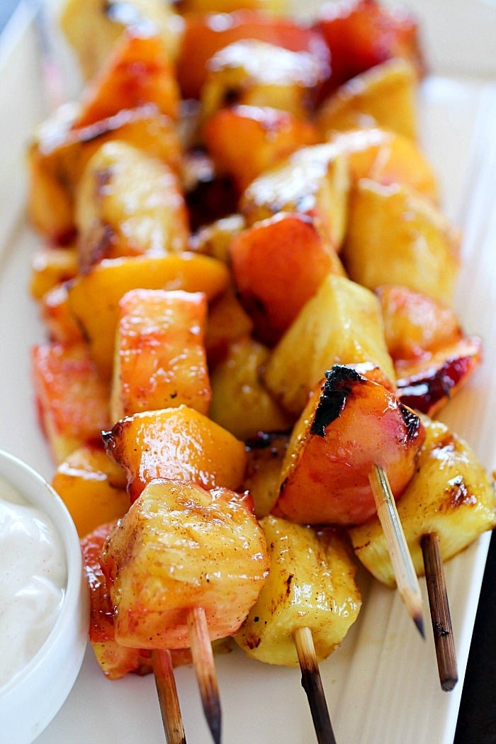 30 Days of Grilled Desserts - Grilled Fruit Skewers with Easy Yogurt Dip via Yummy Healthy Easy | https://www.roseclearfield.com