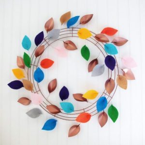 DIY Faux Copper and Felt Leaves Fall Wreath via Dreaming in DIY | https://www.roseclearfield.com