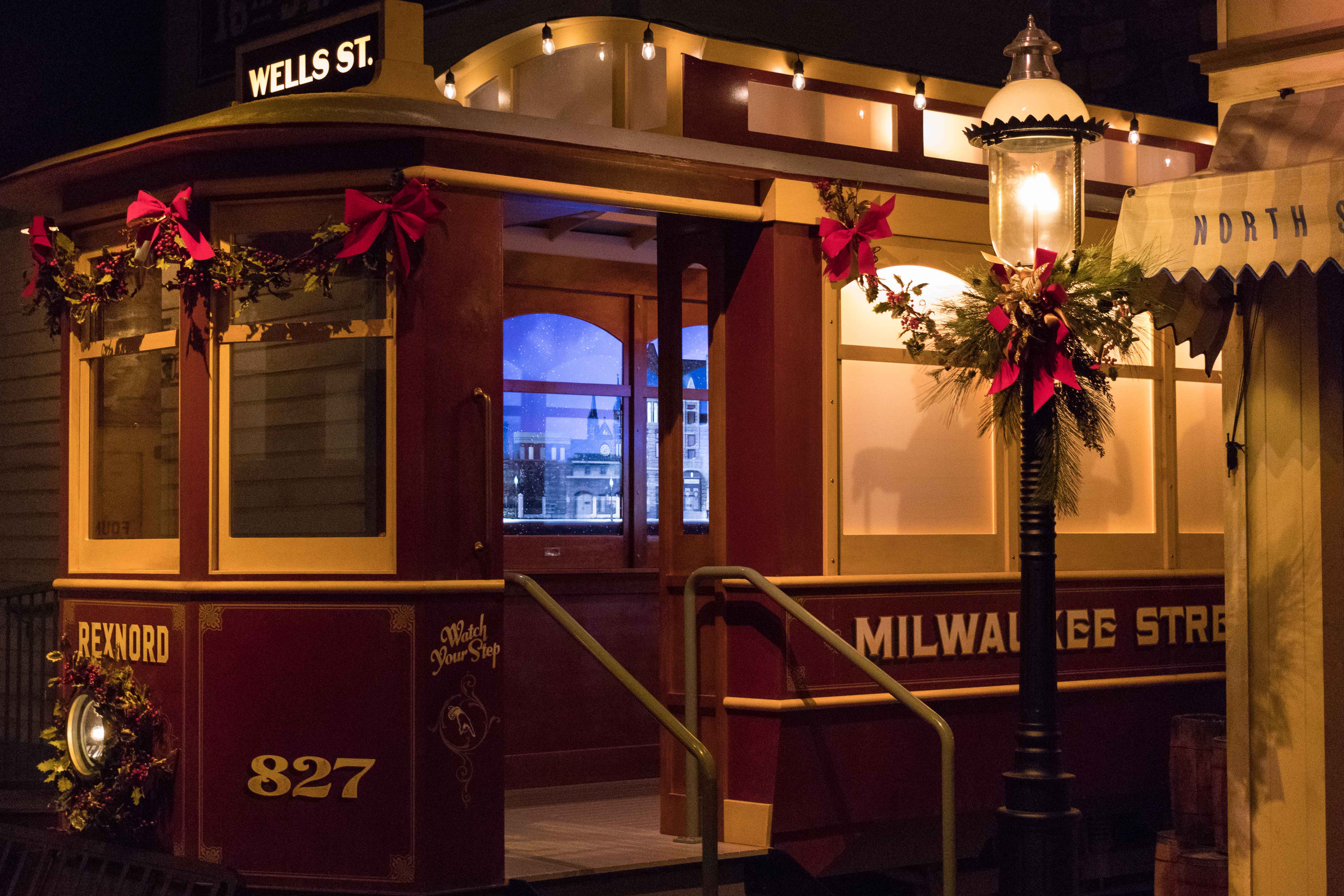 Deck the Streets of Old Milwaukee at the Milwaukee Public Museum | https://www.roseclearfield.com