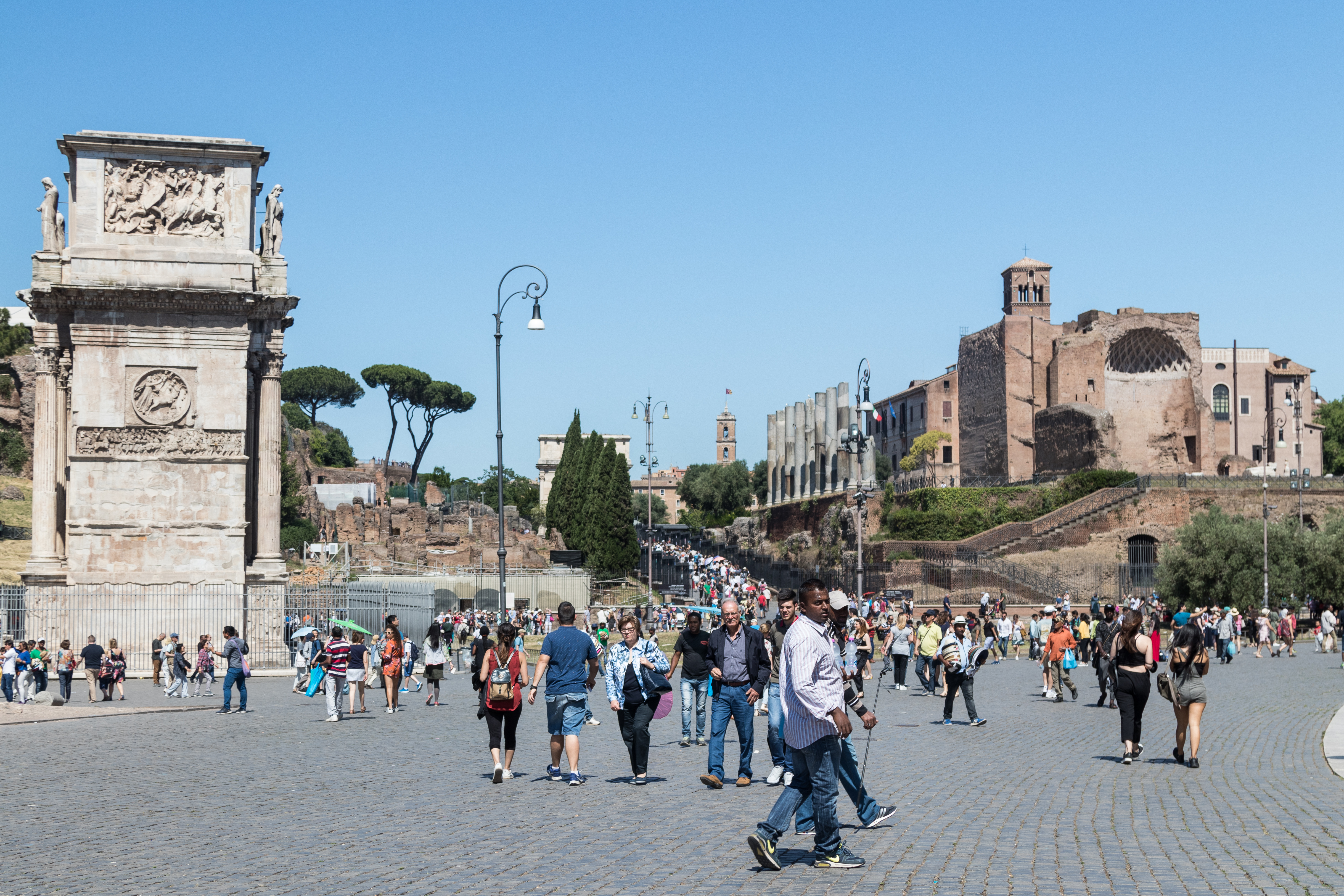 Mediterranean Cruise: Colosseum and Roman Forum | https://www.roseclearfield.com