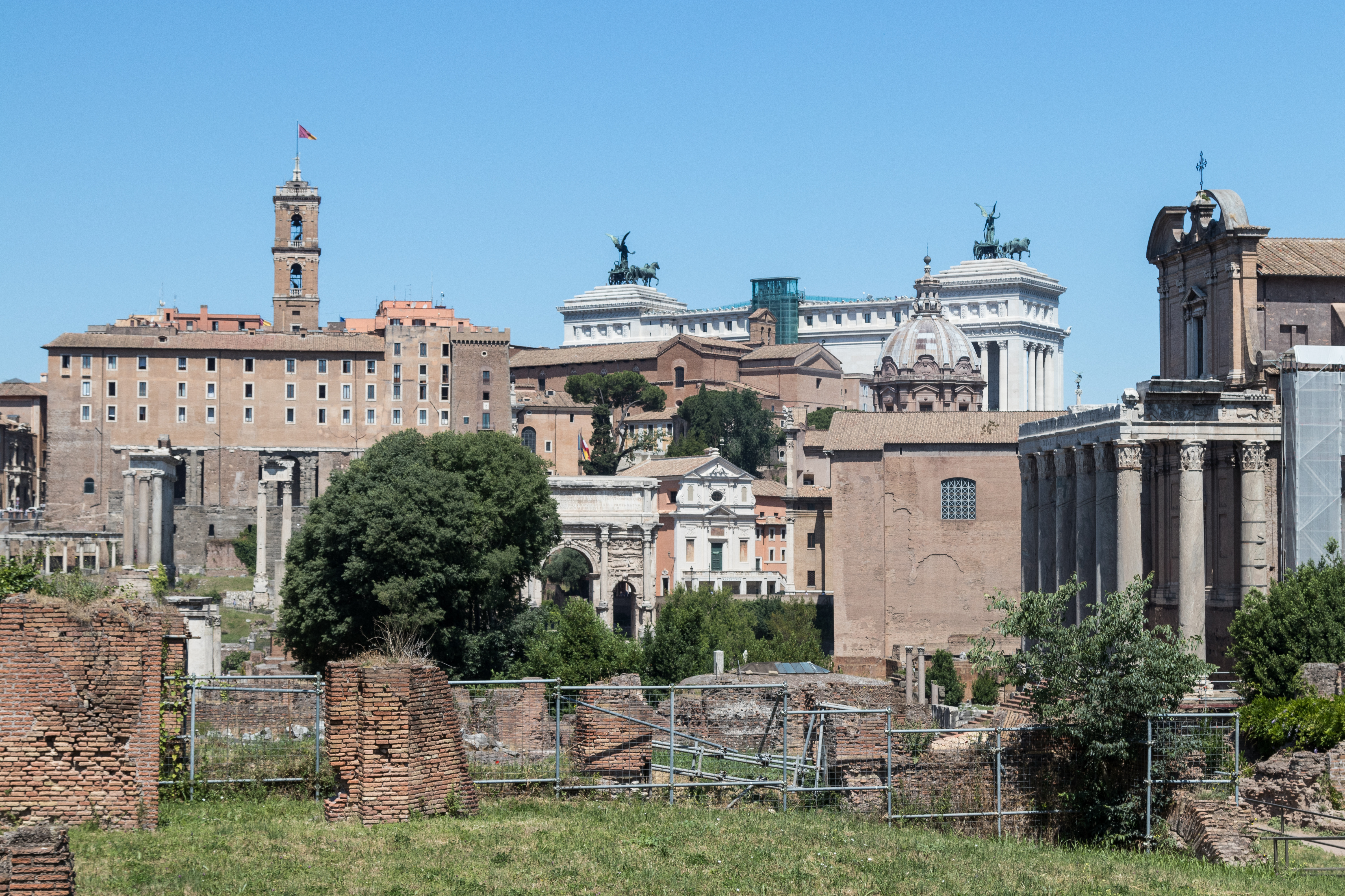 Mediterranean Cruise: Colosseum and Roman Forum | https://www.roseclearfield.com