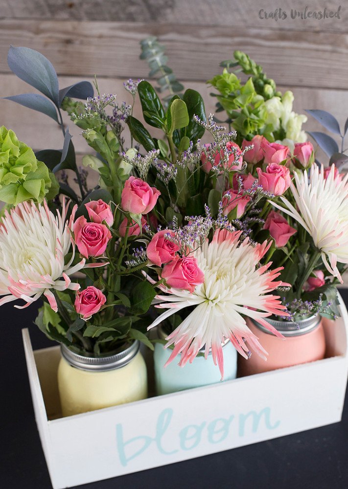 Spring Mason Jar Decor - Chalk Painted DIY Planter Box for Spring via Crafts Unleashed | https://www.roseclearfield.com