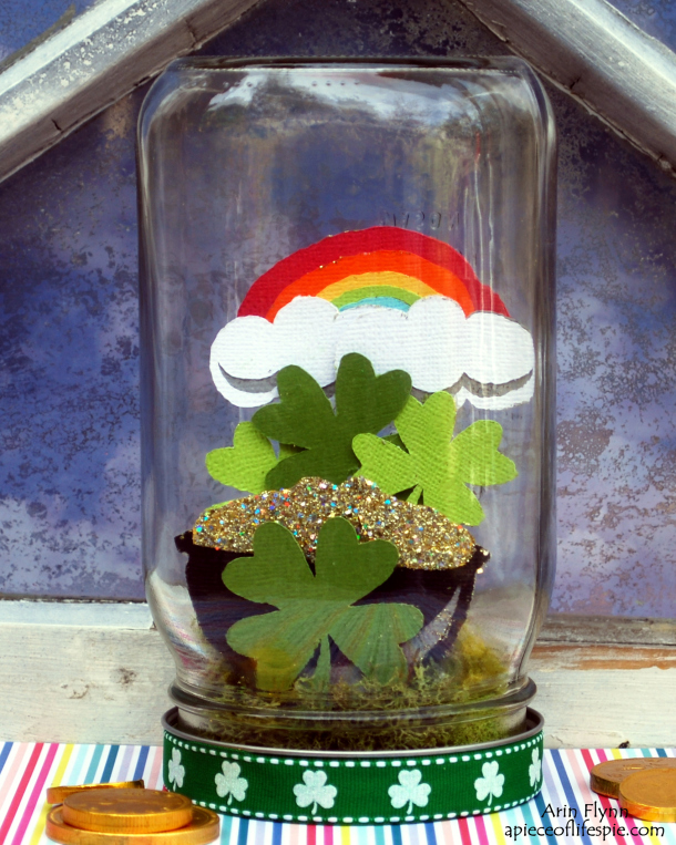 Jar o Luck St. Patrick's Day Mason Jar via A Piece of Life's Pie | https://www.roseclearfield.com