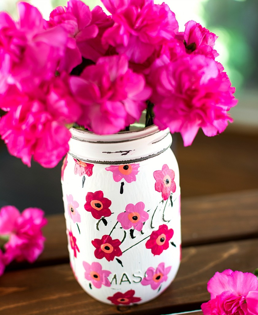 Spring Mason Jar Decor - Marimekko Mason Jar via Mason Jar Crafts Love | https://www.roseclearfield.com