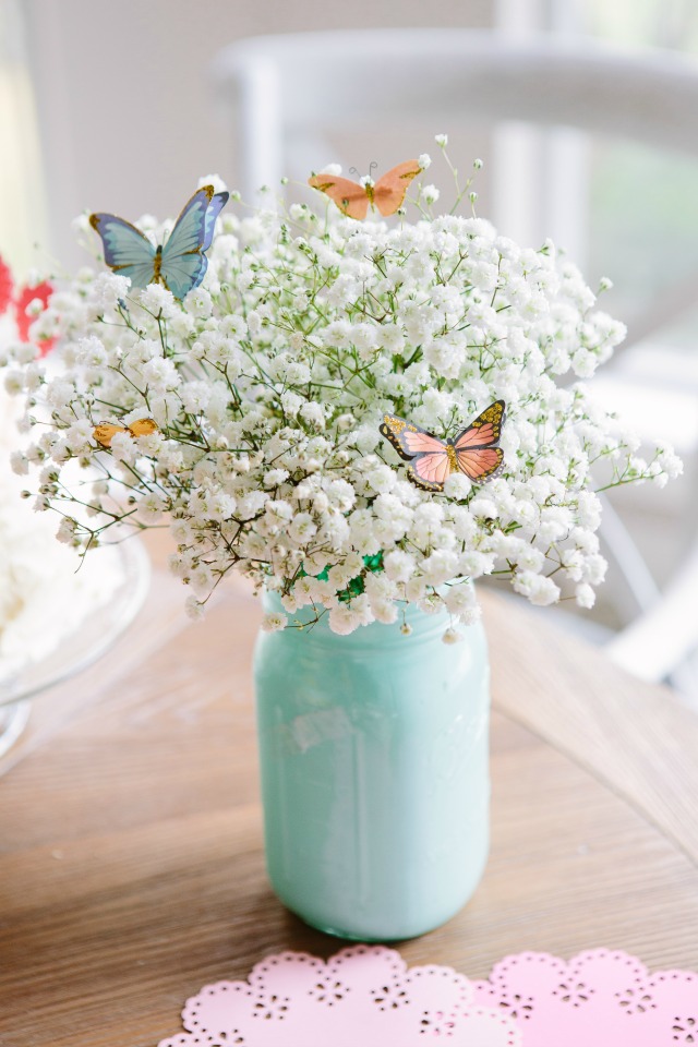 Spring Mason Jar Decor - Painted Mason Jar With Baby's Breath and Butterflies via Design Improvised | https://www.roseclearfield.com