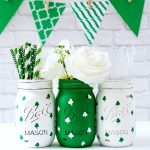 Painted Shamrock Mason Jars via Mason Jar Crafts Love | https://www.roseclearfield.com