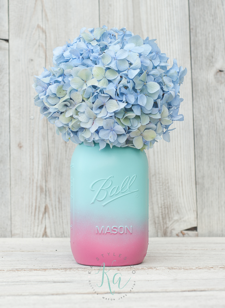 Spring Mason Jar Decor - Pastel Ombre Spray Painted Mason Jar via Ka Styles | https://www.roseclearfield.com