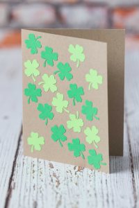 Simple DIY St. Patrick's Day Cards | https://www.roseclearfield.com