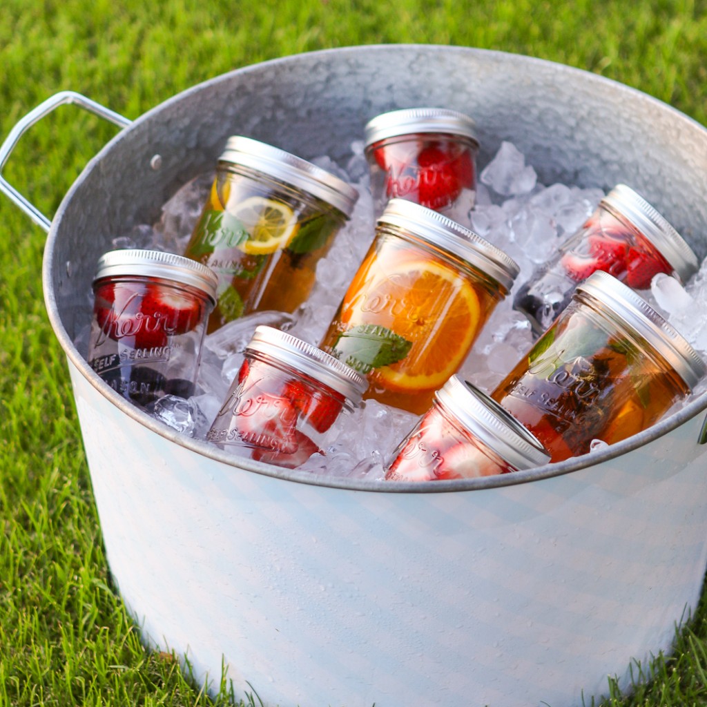 Summertime Sun Tea via Thirsty for Tea | https://www.roseclearfield.com