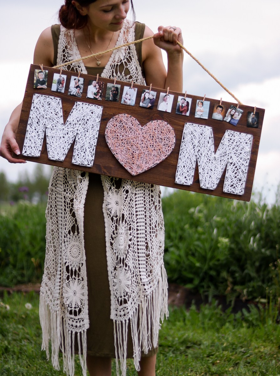 Unique Mother's Day Photo Gift Ideas - Mom Wood Photo Display via Lily Ardor | https://www.roseclearfield.com