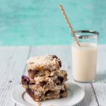 Blueberry Peach Cobbler Bars from The Pretty Dish | https://www.roseclearfield.com