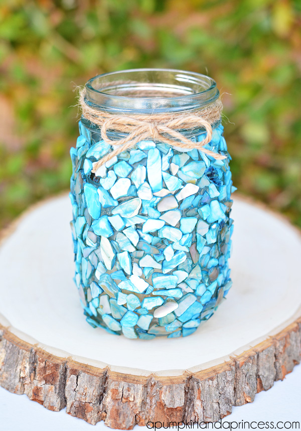 Summer Mason Jar Decor - Beach Inspired Seashell Mason Jar via A Pumpkin and a Princess | https://www.roseclearfield.com