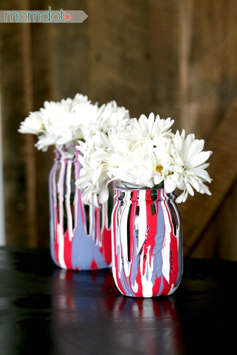 4th of July Mason Jar Decor - Drip Painting Mason Jars DIY via Mom Dot | https://www.roseclearfield.com